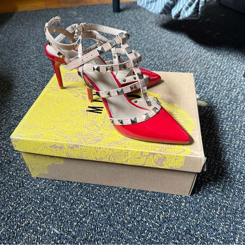 Mix No. 6 Red and Beige Studded Heels. NWT, size 6